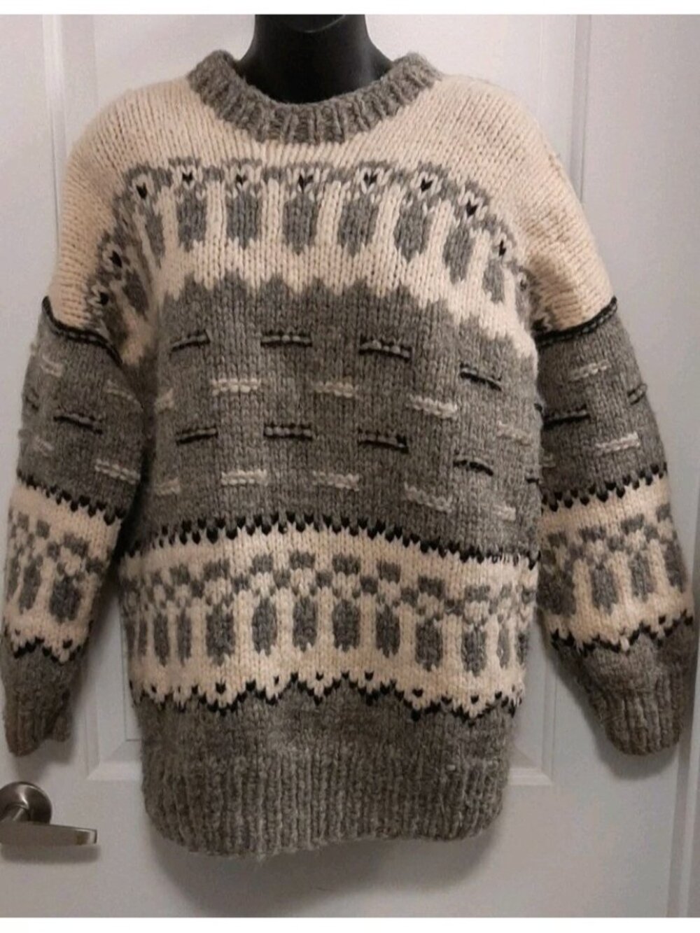 Vintage Hand Knit Cozy Chunky Sweater Gray Patterened Large Unisex